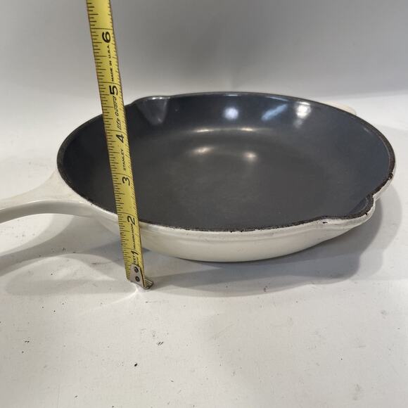 Vtg Le Creuset Enameled Cast Iron Skillet 26 White 10 1/2 " Dual Pour Spout - Picture 7 of 8